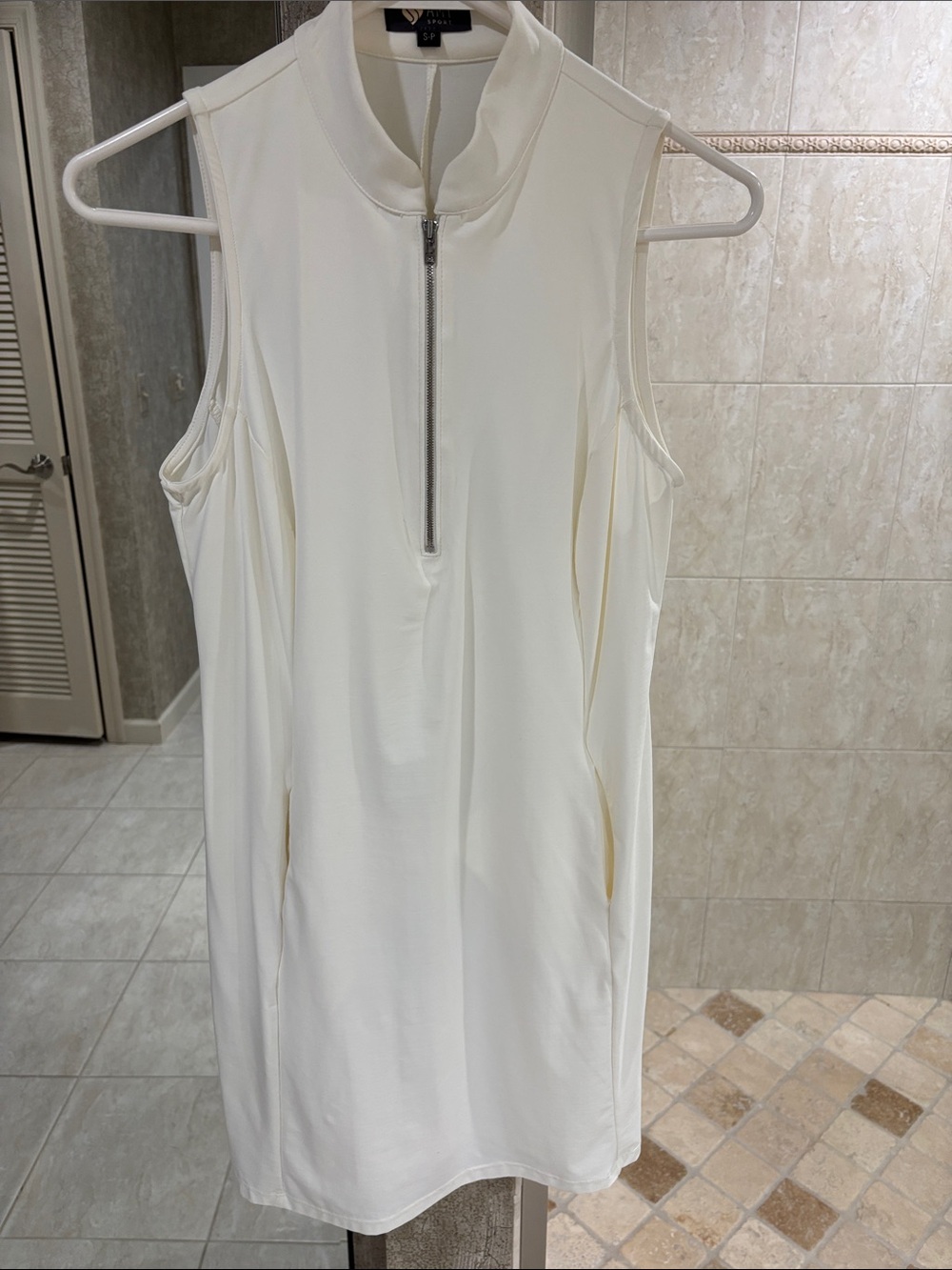 Sleeveless Zip-Front White Golf  Dress size 4